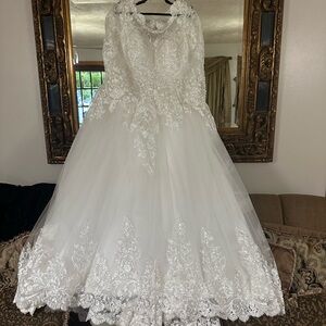 Elegant White Lace Wedding Dress